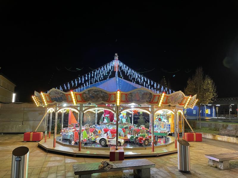 Kinderkarussell Neudert<br>am Multifunktionsplatz 