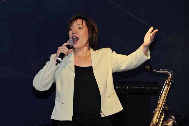 Pop Christmas with Brigitte Traeger